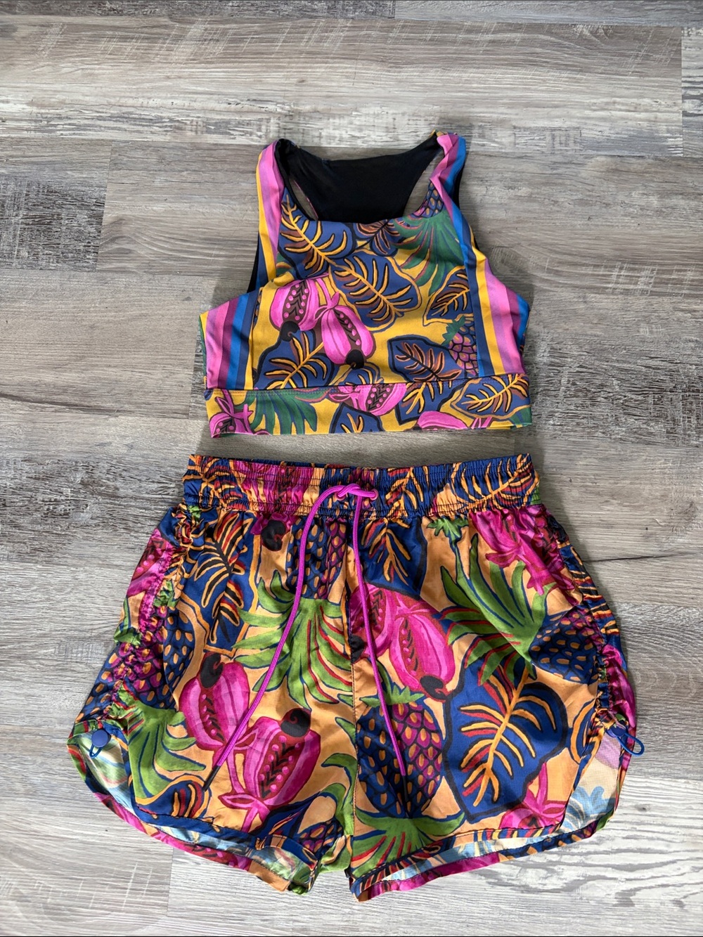 FARM Rio Women’s Workout top and shorts size Medium
